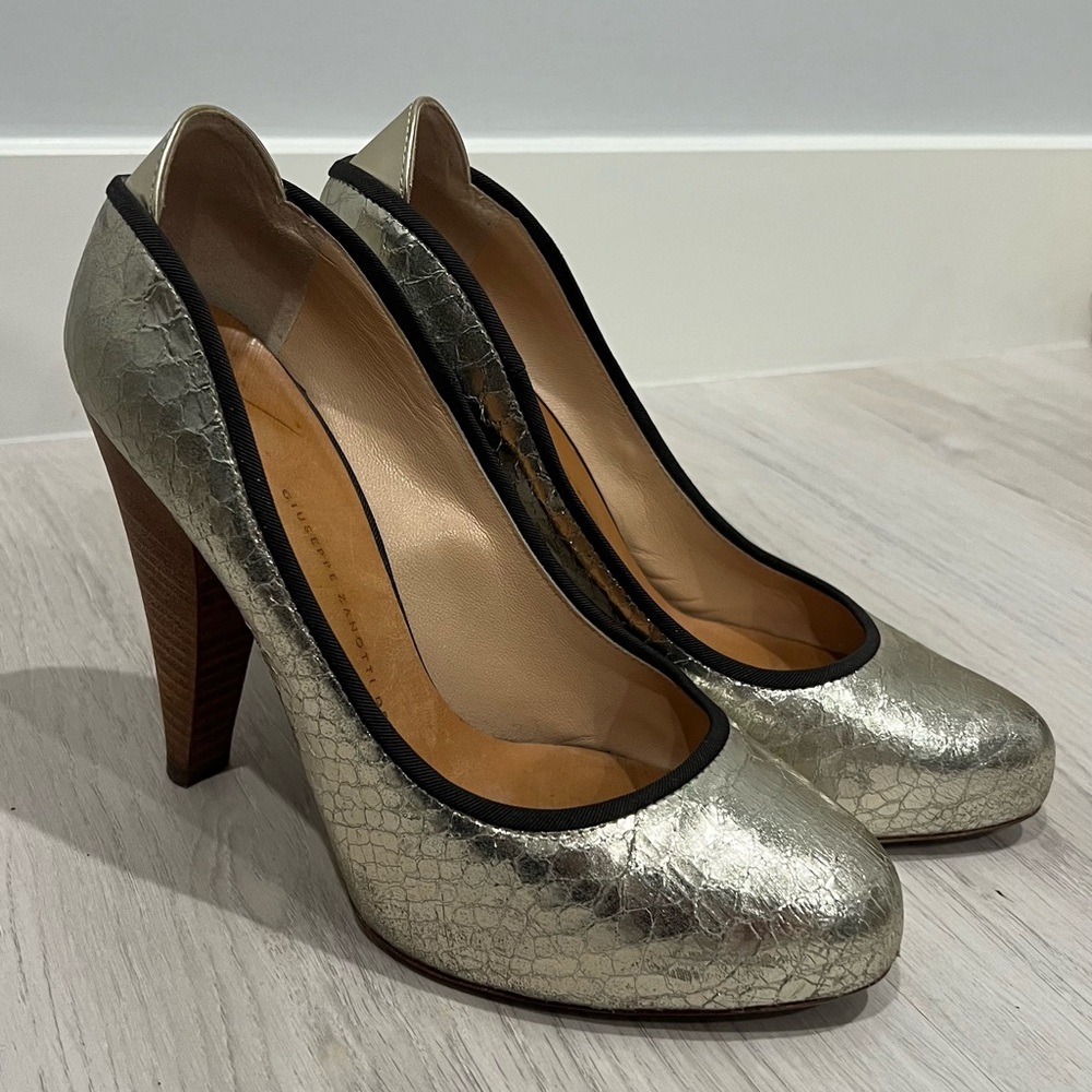 Giuseppe Zanotti gold metallic heels
